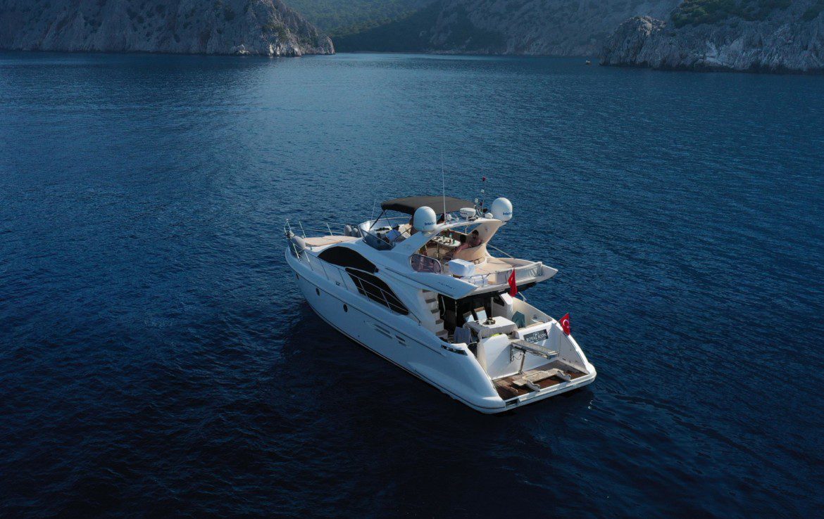 Kemer Yacht Rental 17m Azimut 50 Fly